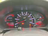 スタイリッシュなデザインと、見やすい表示で運転をサポート。重要な情報をひと目で確認できます。