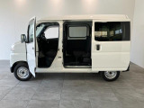 お客様にぴったりなおクルマをお選びいただけますように様々な展示車をご用意致しております!ダイハツの軽自動車だけではなく、他メーカー車やコンパクトカー・ミニバンなども数多く取り揃えております!