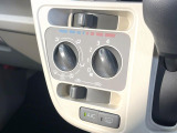寒い冬も暑い夏も全席に快適な空調を届けてくれる、ダイヤル式エアコンを装備♪