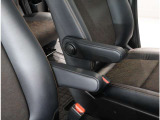 運転を、より快適に♪アームレスト付です!ロングドライブも問題なさそうですね!