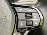 鮮明な地図表示で、安全運転をサポート。最新の交通情報も確認でき、スムーズなルート選択が可能です。安心して目的地までお運びください。