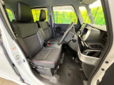 運転席シート廻りは使用感も少なく、良好な状態となっています。丁寧に使われていたことがよくわかりますね。