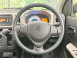 インテリアに合わせたデザインのステアリングは、運転される方のことも考え、運転しやすい形状、大きさです。是非一度、実際に触ってお確かめください。