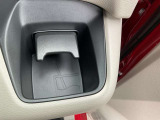 運転席側ドリンクホルダー