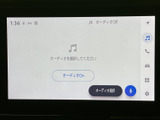 鮮明な高画質ディスプレイで、音楽や動画コンテンツを存分に楽しめます。洗練されたデザインも魅力的なポイントです。