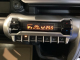 オートエアコンで、毎日のドライブを快適に。温度、風量を自動で調整し、理想的な車内環境を提供します。