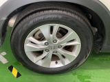 純正アルミホイールです。足元が引き立つので、車全体のイメージがアップしますよ!