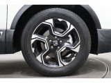 純正のアルミホイールが足元を飾ります!タイヤサイズは235/60R18です。