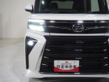 ヘッドライトとフォグランプは明るいLED。夜間の運転も安心です。