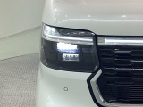 LEDヘッドライトです。蛍光灯のような明るさが特徴で広い範囲を明るく照らしてくれます。光量が大きいので暗い場所での視認性が上がります。また寿命が長く、消費電力も少ないので経済的です。