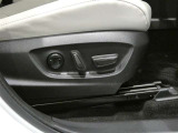 パワーシート搭載。微妙な調整が手軽にでき、最適なポジションで運転することが可能です。