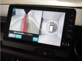 ◆マルチビューカメラシステム◆運転席から見づらい前後左右を、ナビ画面の映像で確認。見通しの悪い交差点や狭い道でのすれ違い、駐車などをサポートします。