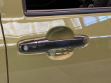 品質へのこだわり!フロアマットやシートなど車内をキレイに清掃し、ニオイや汚れなどを徹底的にクリーニングしてもらっております。室内はピカピカです☆