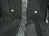 ◆ISOFIX◆シートベルトいらずでチャイルドシートと固定金具を連結するだけでガッチリ固定できます。