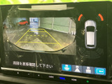 後退時には、周囲の状況を把握しやすい映像が表示されます。安全確認をしっかりと行い、スムーズな後退をサポートします。
