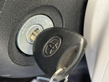 【キーレス】少し離れた場所からでもボタン一つでドアの開錠・施錠ができるのでとっても便利!ドアの鍵穴周りに傷をつけることもありません♪