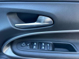 シンプル且つ操作性に優れた運転手ドア操作部です。