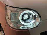 対象物が見やすく白く明るい光で夜間走行をサポートするLEDヘッドランプを搭載