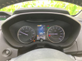 直感的に理解できる表示で、車の状態を常に把握できます。速度、燃料残量、エンジン回転数などが一目で確認可能です。
