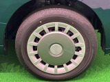おしゃれは足元から♪純正14インチフルホイールキャップ。フロントベチレートディスクブレーキ。