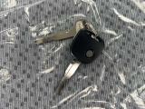 リモコンキー1個とスペアキー付属いたします。