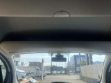 運転席上部には収納があります