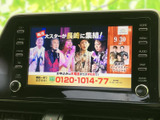 停車中に大画面でテレビや動画を楽しめるから、待ち時間も退屈しません。家族や友人と過ごす時間もより充実。快適な車内空間を演出します。