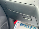 助手席前には&rarr;