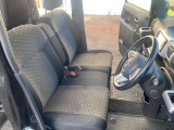 お車の状態は内外装共にとても綺麗な状態を保っておりますので私共でも自信を持ってお薦め出来る1台です!!同年式のお車と比べますと、大事にお乗りだった事を実感して頂けるはずです♪