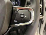 最新の音声認識技術により、自然に話しかけるだけであなたの指示を理解します。特定の言い回しを憶えておく必要はなく、エアコン/ナビゲーション/エンターテイメント/などを、ボイスコントロールで操作できます。