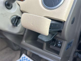 国家資格の自動車検査員も3名在籍しているので、受入/中間/完成検査と保安基準発行のすべてを自社で行います。 同時に10台作業できる広い工場で、プロの整備士が細部まで徹底的に整備します。