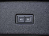 【電動リアゲート】スイッチを操作することにより、リアゲートが自動で開閉します。
