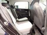 コンパクトカーにもかかわらず、意外とゆったりお乗りいただけます。
