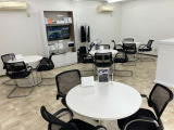 アットホームな雰囲気の商談ルーム。他店舗の在庫もご覧いただけます。
