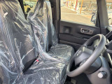 毎日過ごす運転席は要チェック。シートのへたり・擦れ、視界のイメージまで伝わる重要ポイント。