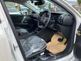 未使用車ですのでシートにはカバーもついております。