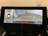 映像で見づらい車両周辺の確認をアシスト。クルマを真上から見ているような映像を表示。 運転席から確認しにくい車両周囲の状況を把握。