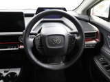 各操作スイッチなどもハンドルから手を放すことなく操作可能で安全運転に支援いたします!