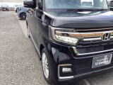 自社整備工場で点検整備をおこなってからお渡ししています。車検が残っている場合は『12ヶ月点検整備』を、車検整備付きの場合は『車検整備』をおこないます。整備費用は車両本体価格に含まれています。