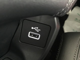 運転席側USBチャージャー