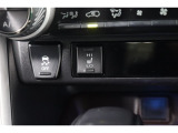 運転席と助手席には寒い日の肩や腰、冷えやすい下肢を温めてくれるシートヒーターが付いております!