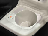 (前席/掘り込み式)ホットカップホルダー☆保温付で温活が車内でも実現♪600mlのペットボトルまで対応しておりスイッチ1つで温かい飲み物は保温を、冷たい飲み物は常温にしてくれます