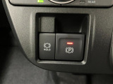 シフトレバーをPポジションに入れるとパーキングブレーキが自動的に作動しまう。