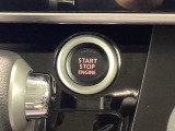 エンジンスタートスイッチ☆キーが車内にあれば、エンジンの始動・停止はブレーキを踏んでスイッチを押すだけ!キーを取り出す手間を省き、ワンプッシュでエンジンを操作するので簡単でスムーズです。