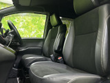 上質な素材が施されたドアトリムが、車内を上品に演出します。細部にまでこだわった作り込みが光ります。