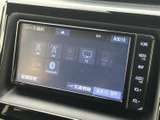 多彩なソースからお好みの音楽を再生可能。ラジオ、CD、USBなど、様々なメディアに対応し、旅を彩ります。