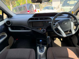 インパネシフトで足元広く使い勝手のいい車です。