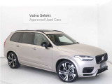 Volvo Cars appで車にリモートアクセスして、空調機能の操作や車の施錠・開錠、ソフトウェア更新などが可能です。エアコンやシートヒーターを操作して、出発前に車内を快適な温度に整えられます。
