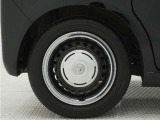 ◆純正ホイール装着車◆シンプルなデザインのホイールキャップ付きです。
