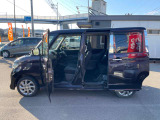 電動スライドドアでとても便利です。